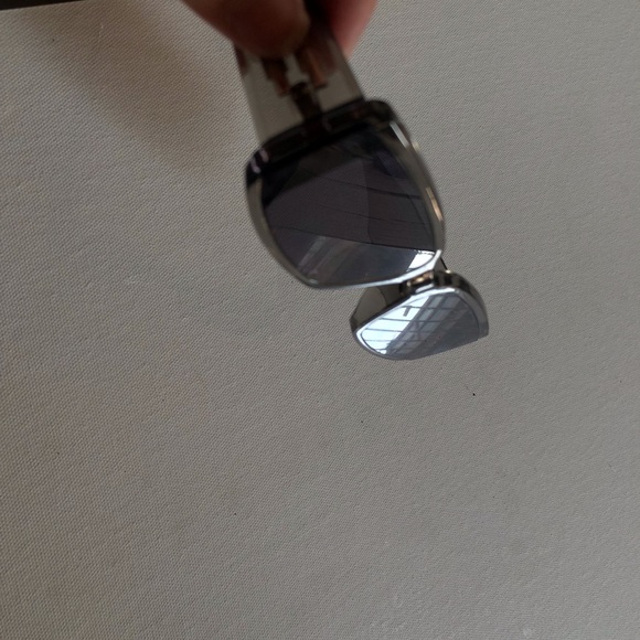 Sunglass - Picture 7 of 8